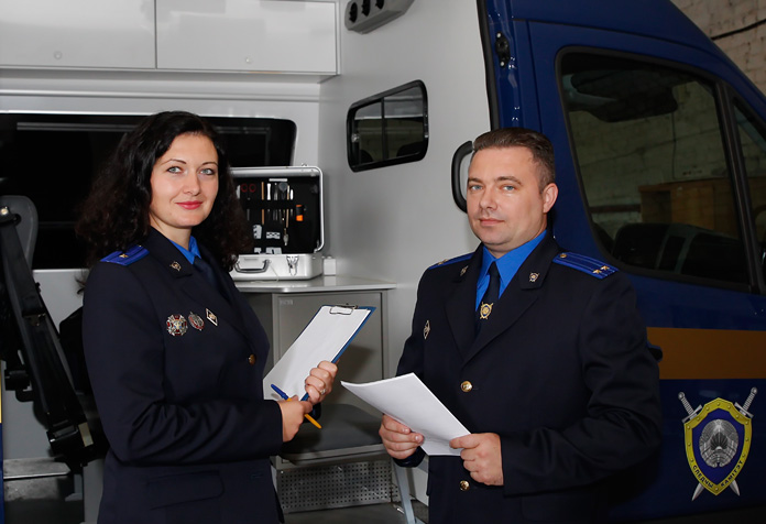 Ольга Подтероб и заместитель начальника первого следственного отделения Витебского городского отдела Следственного комитета Андрей Баранов.