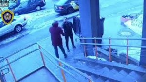 
 Угрожали ножом и ударили в лицо: возбуждено уголовное дело 
 