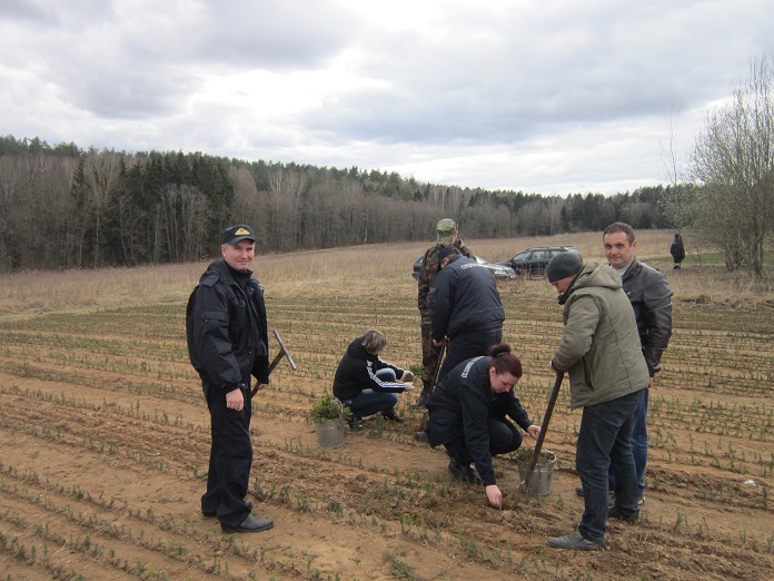 на фото: следователи Толочинского РОСК